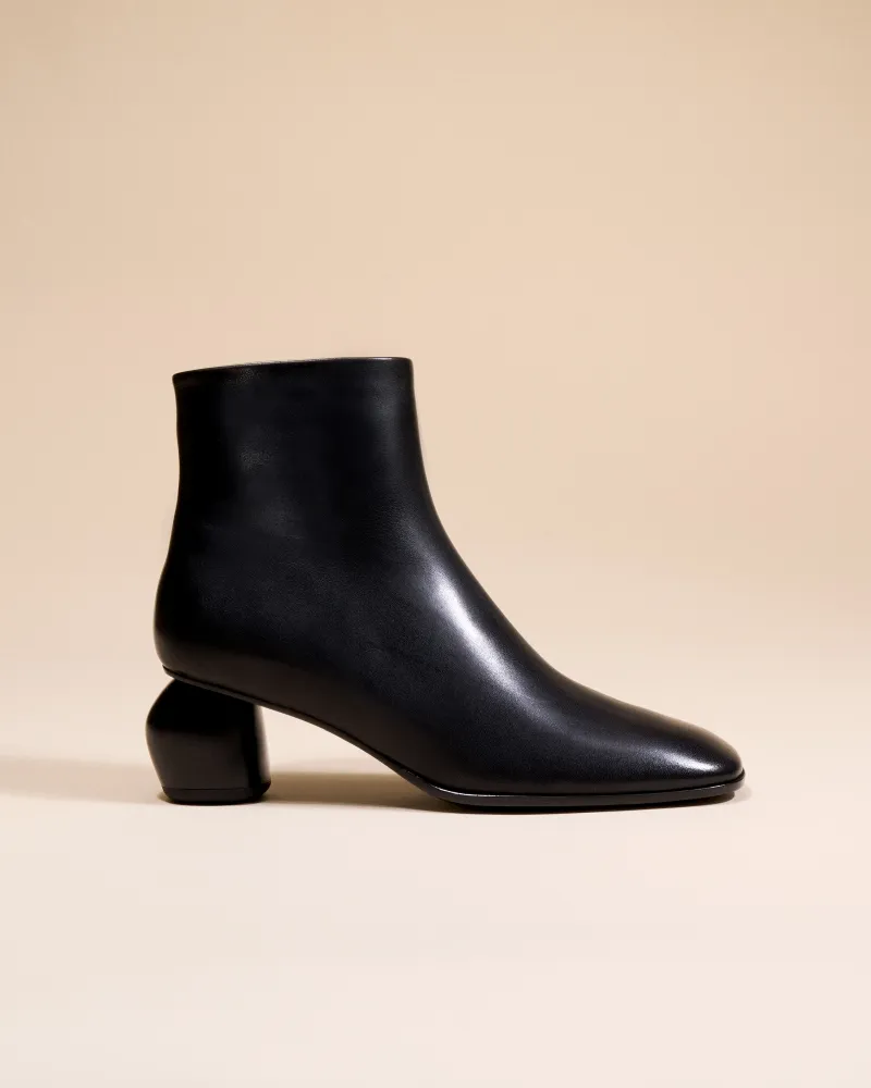 BLACK BOOTS WITH SQUARE TOES AND LOW HEELS TADAO BLACK