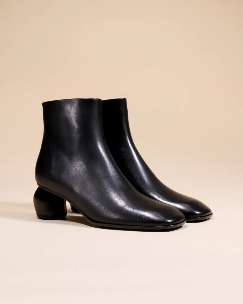 BLACK BOOTS WITH SQUARE TOES AND LOW HEELS TADAO BLACK