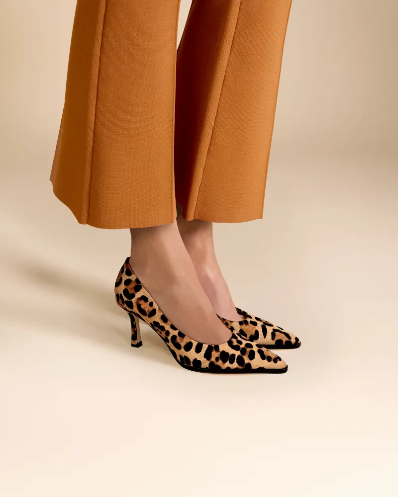 Pointed-toe and leopard print stiletto Judy Leopard