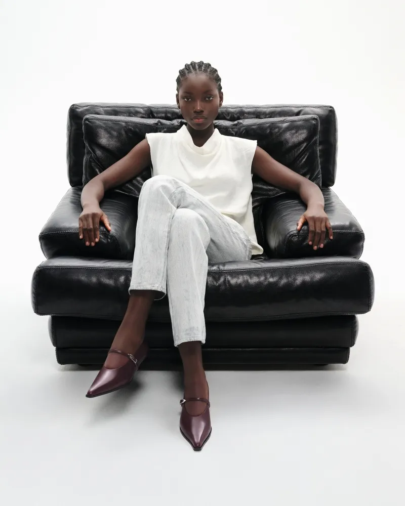 Pointed-toe pump with strap and small spool heel in burgundy leather Renzo Burgundy