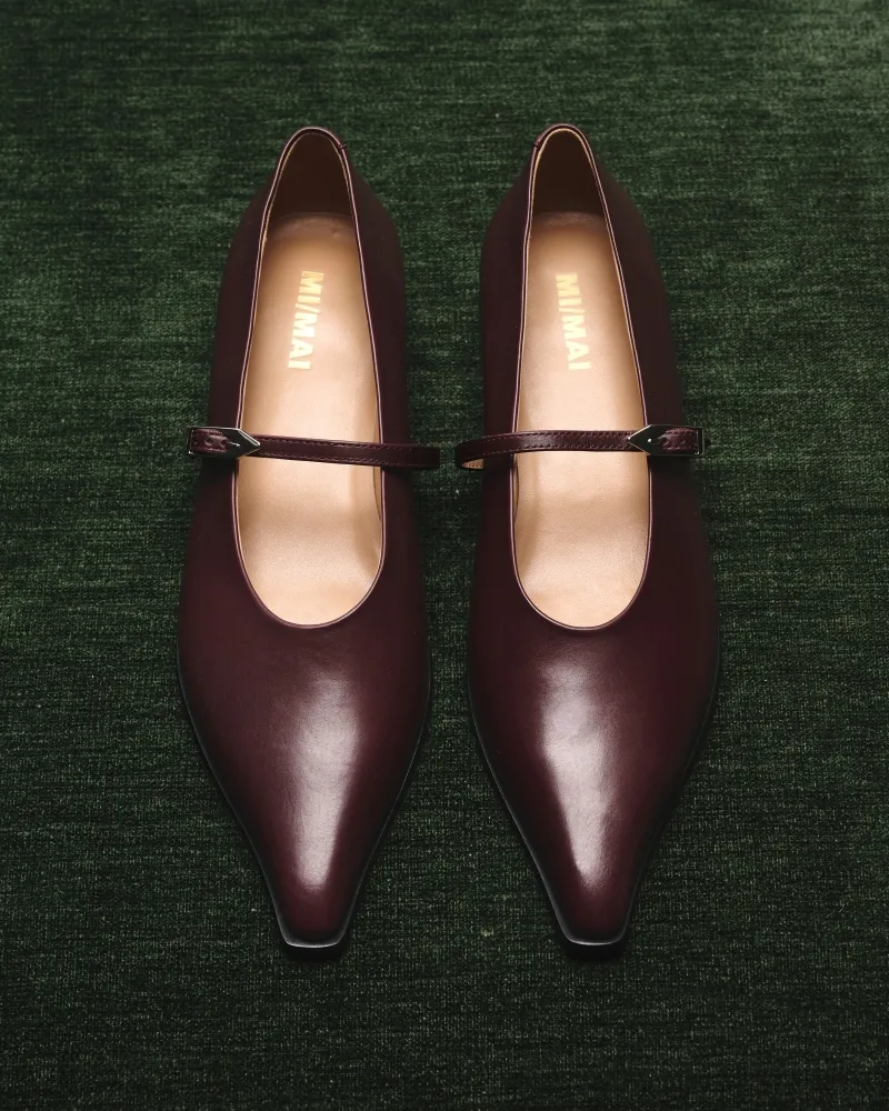 Pointed-toe pump with strap and small spool heel in burgundy leather Renzo Burgundy