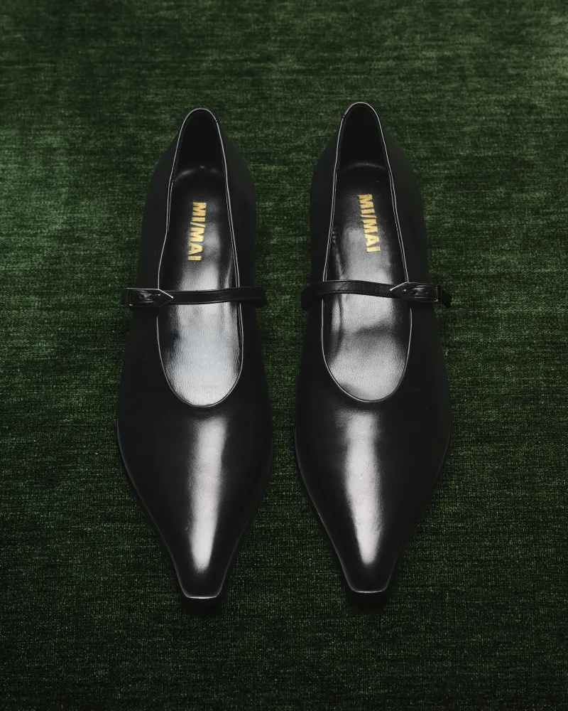 Pointed-toe pump with strap and small spool heel in black leather Renzo Black