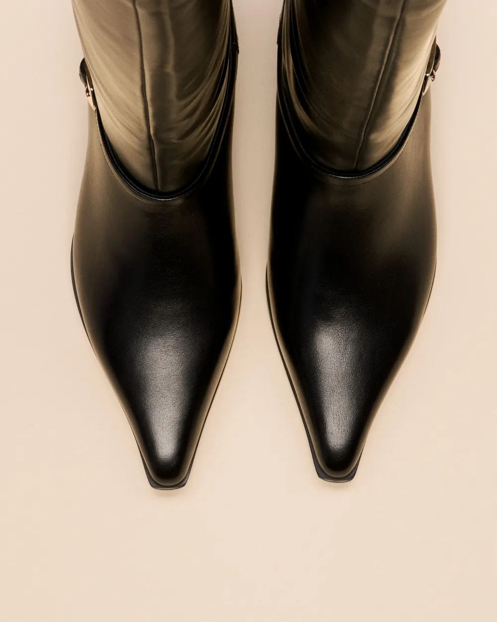 LOW-HEELED BOOTS WITH POINTED TOES EILEEN BLACK