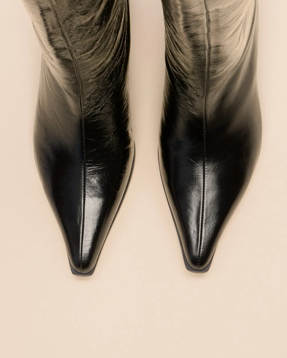 LOW-HEELED BOOTS WITH POINTED TOES VIVIENNE CRINKLED