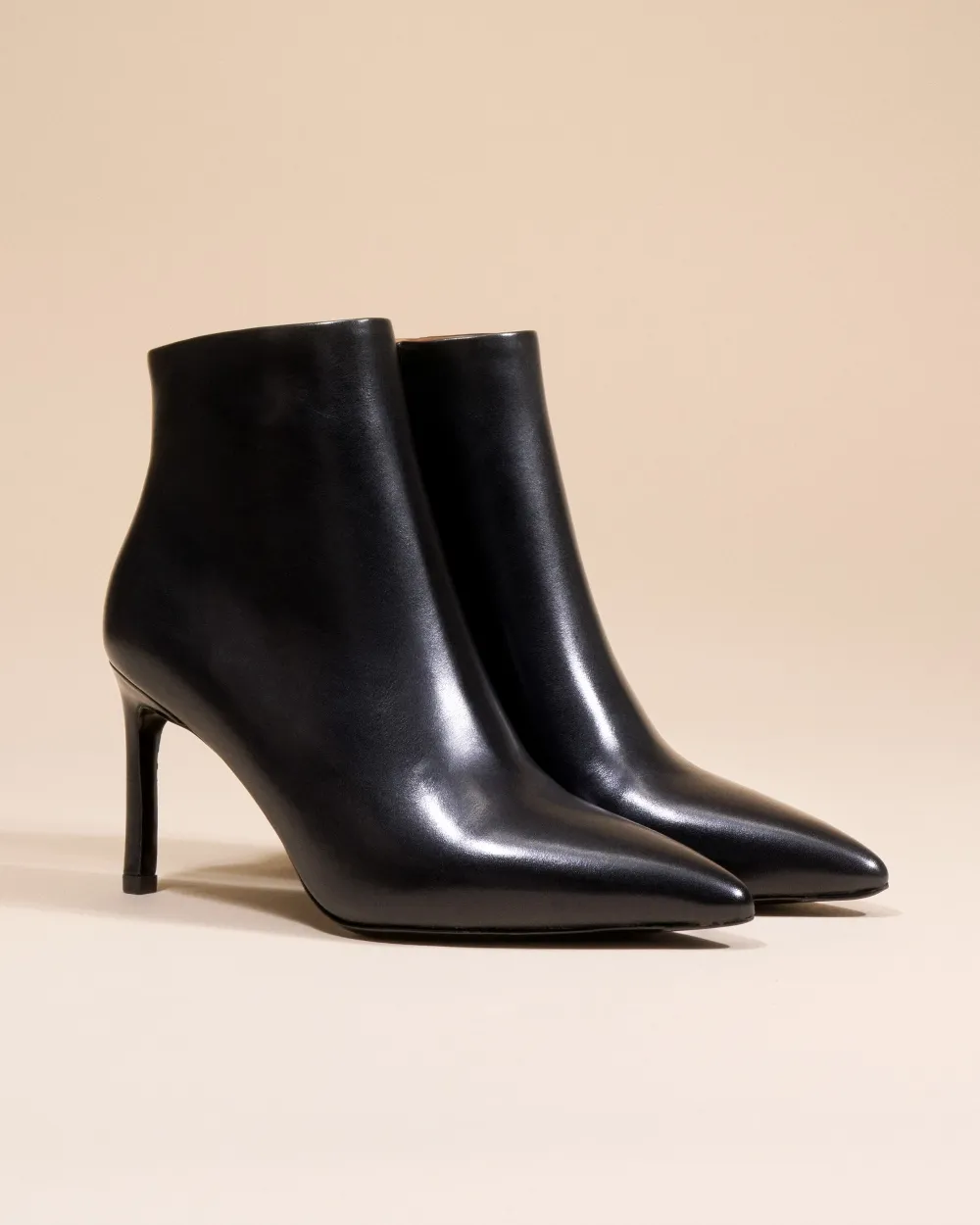 Ankle boots with heel and pointed toe Noura Black Calf