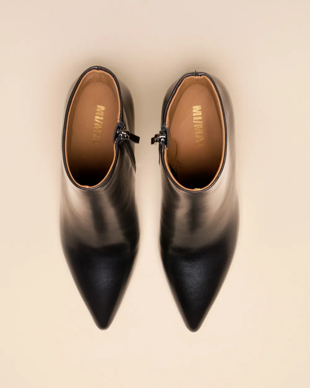 Ankle boots with heel and pointed toe Noura Black Calf