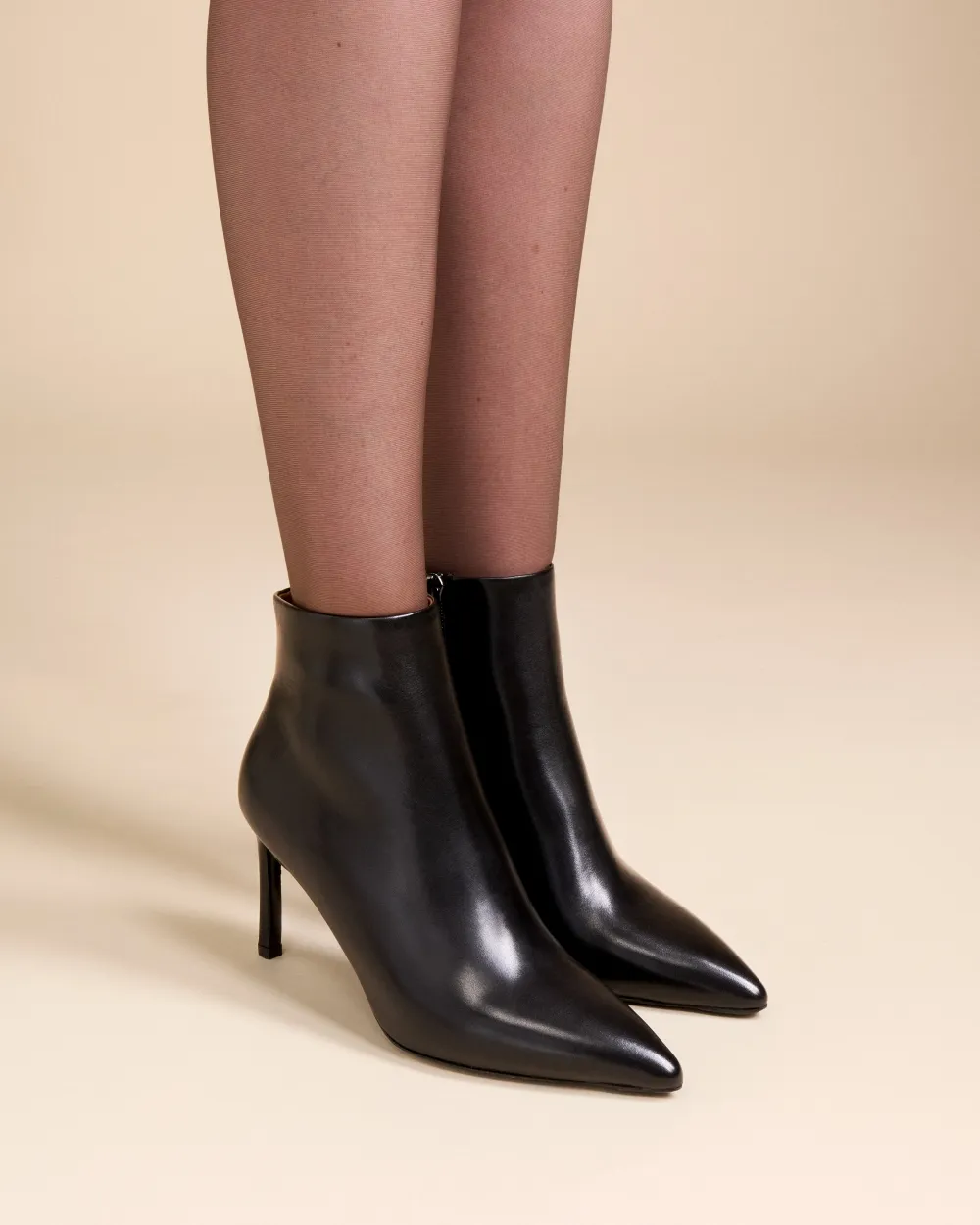 Ankle boots with heel and pointed toe Noura Black Calf