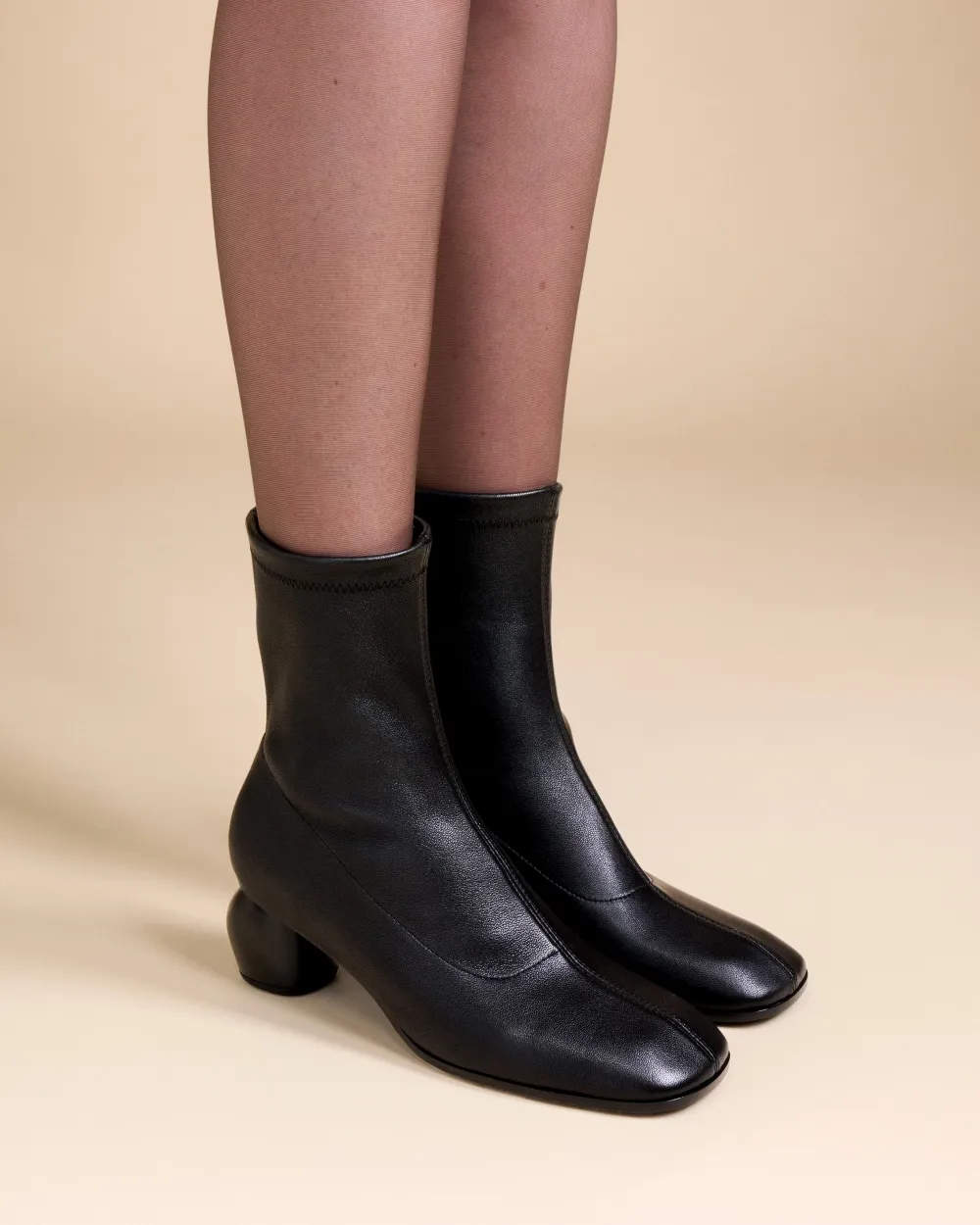 LOW-HEELED BOOTS WITH SQUARE TOES RASMUS LOW BLACK LAMB