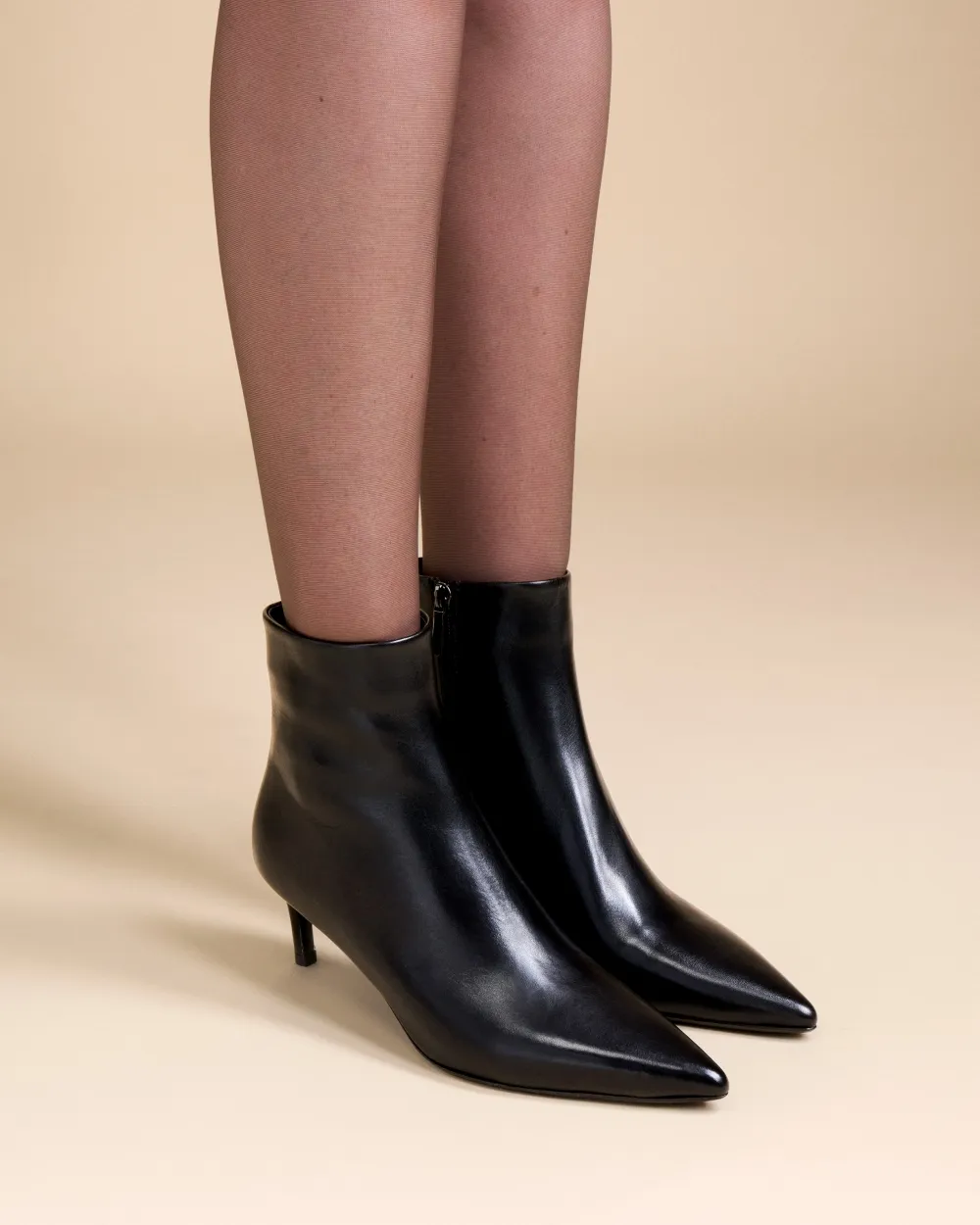 Ankle boots with heel and pointed toe Noura Low Black Calf
