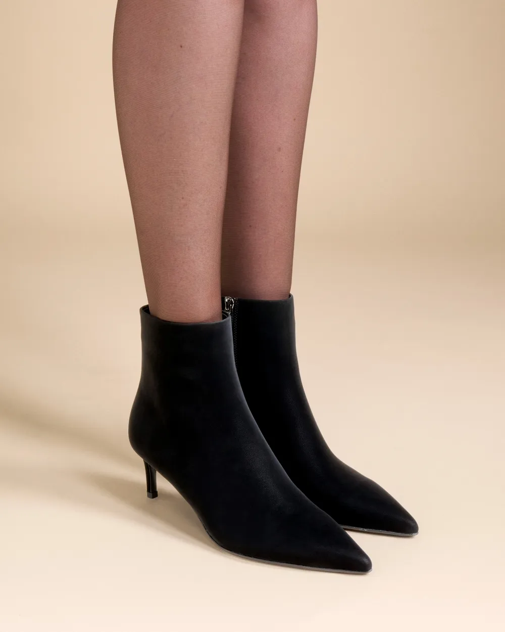 Ankle boots with heel and pointed toe Noura Low Black Mat