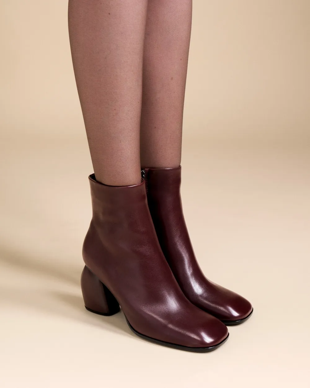 BURGUNDY BOOTS WITH SQUARE TOES AND HIGH HEELS RAMS BURGUNDY