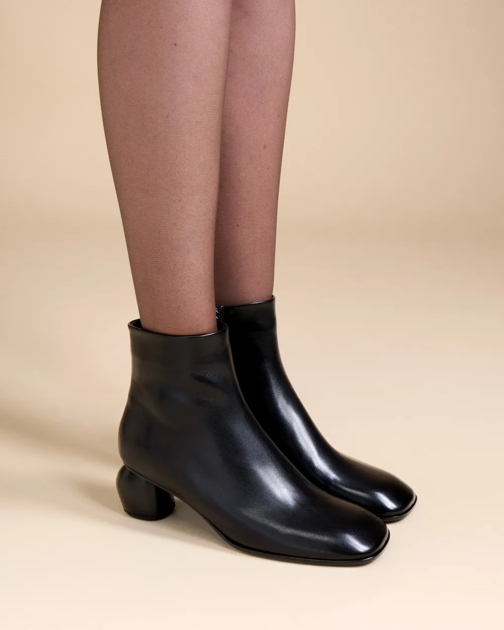 BLACK BOOTS WITH SQUARE TOES AND LOW HEELS TADAO BLACK