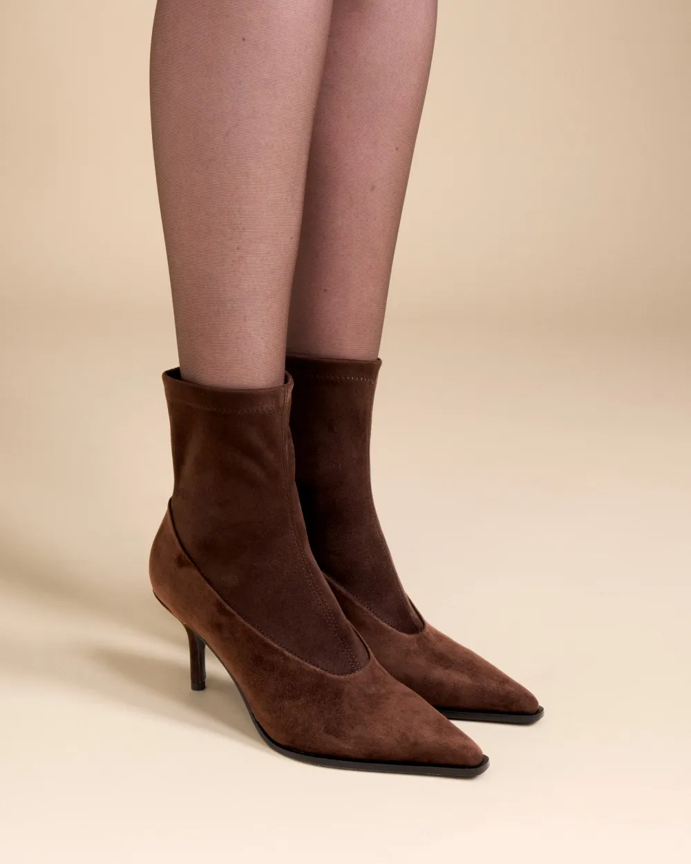 CHOCOLATE POINTED-TOE ANKLE BOOTS WITH STILETTO HEEL ANDO CHOCOLATE
