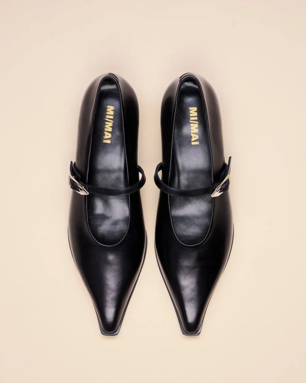 Pointed-toe pump with strap and small spool heel in black leather Renzo Black