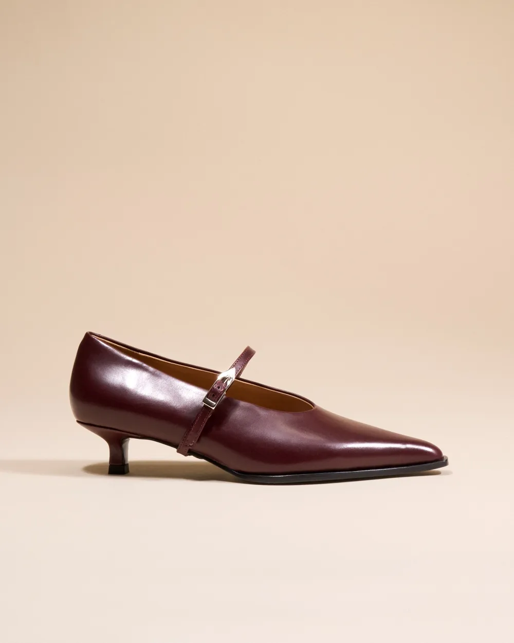 Pointed-toe pump with strap and small spool heel in burgundy leather Renzo Burgundy