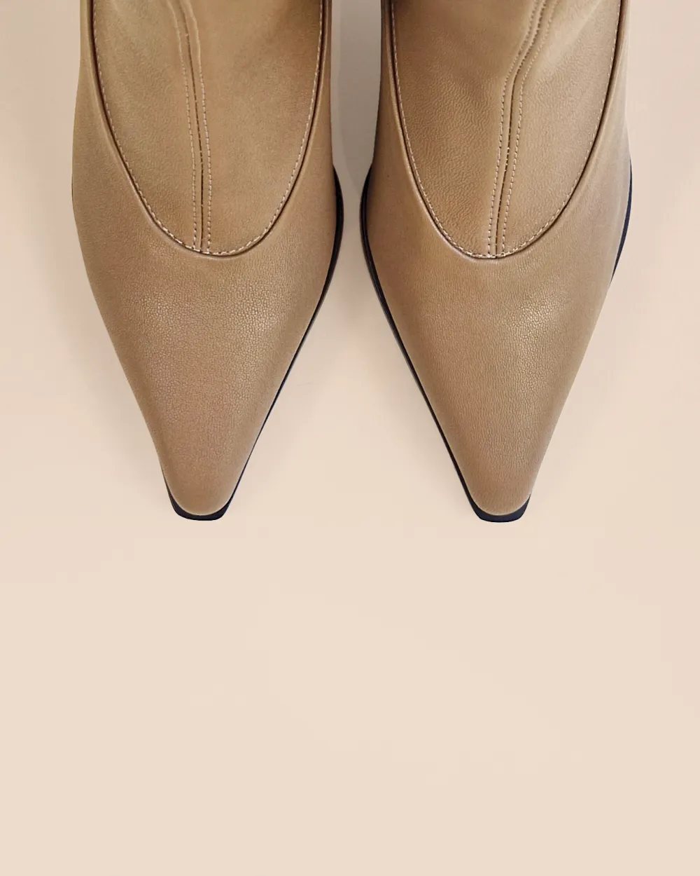 BEIGE POINTED-TOE ANKLE BOOTS WITH STILETTO HEEL ANDO BEIGE