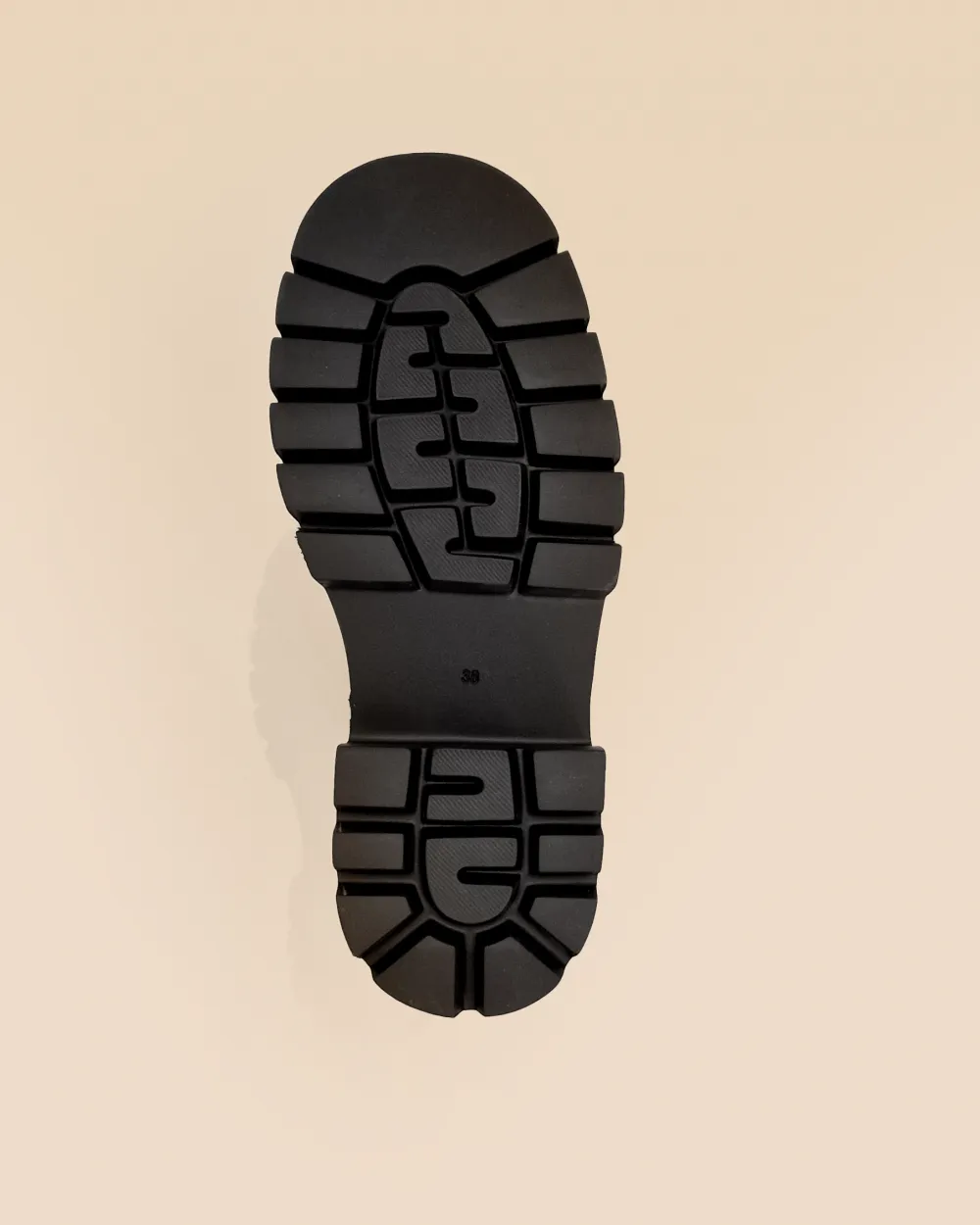 BLACK BOOTS WITH CHUNKY TREADED SOLES IN LEATHER HERPEN BLACK