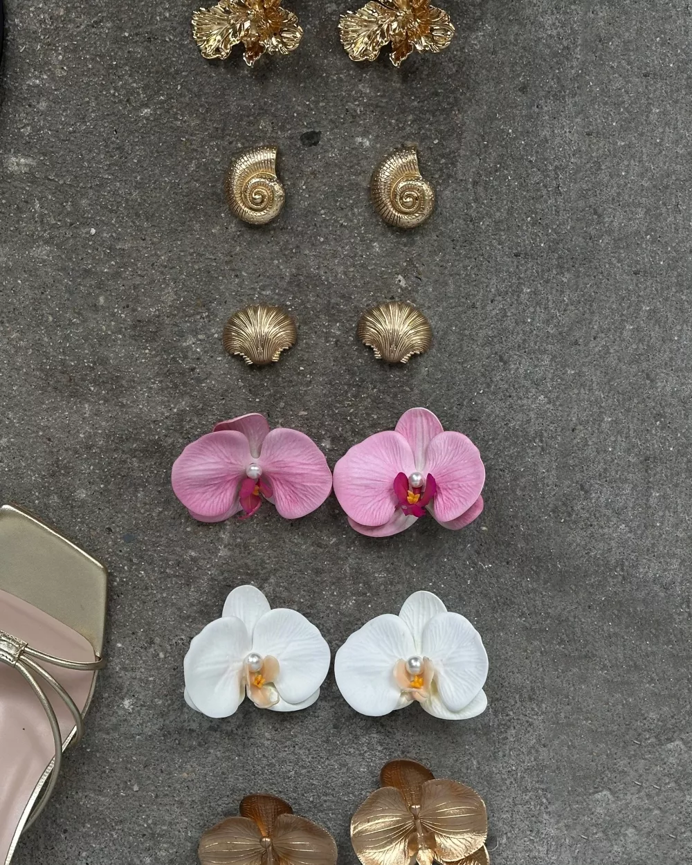 Thira White Strappy Mules with Interchangable Accessories