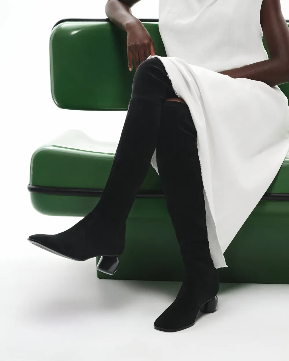 Low-heeled thigh boots Gae Low Black