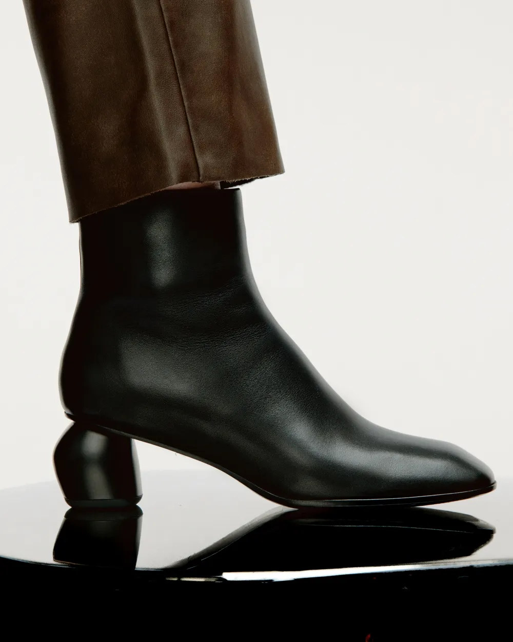 BLACK BOOTS WITH SQUARE TOES AND LOW HEELS TADAO BLACK