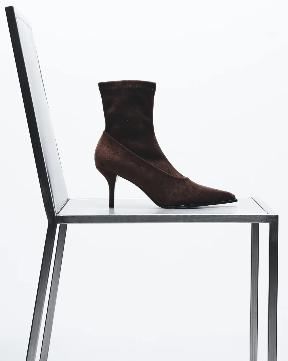 CHOCOLATE POINTED-TOE ANKLE BOOTS WITH STILETTO HEEL ANDO CHOCOLATE