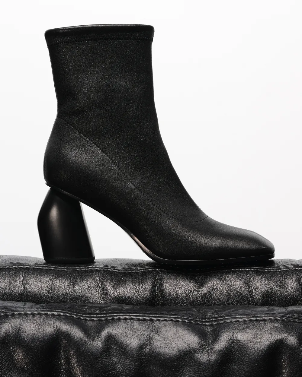 HIGH-HEELED BOOTS WITH SQUARE TOES RASMUS HIGH BLACK LAMB
