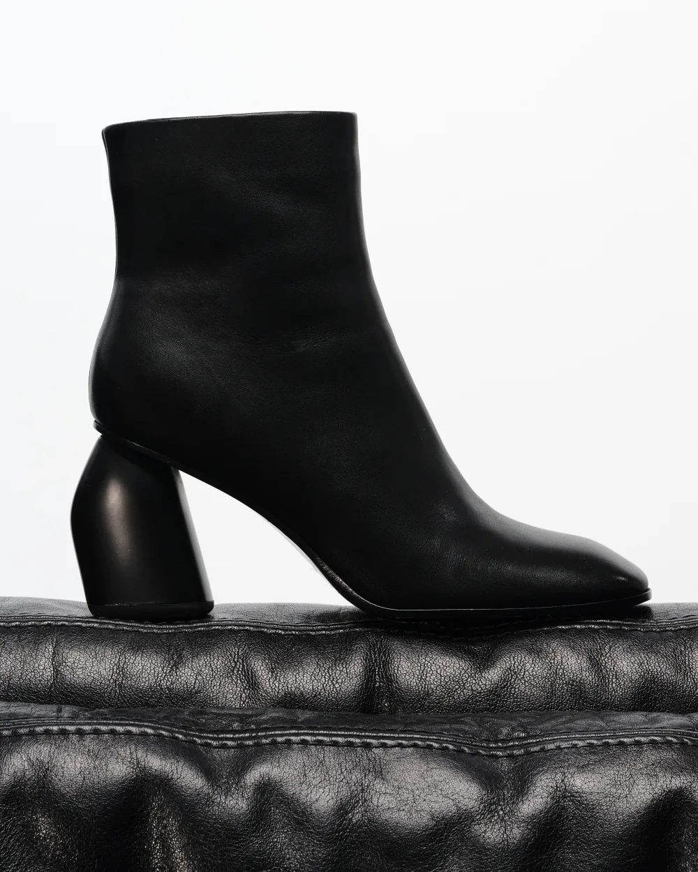 BLACK BOOTS WITH SQUARE TOES AND HIGH HEELS RAMS BLACK