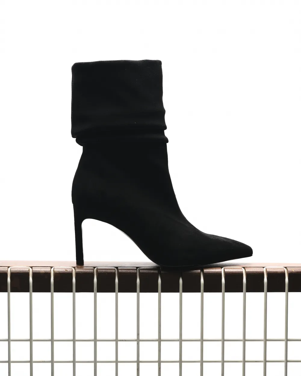 HIGH HEELED BOOTS WITH POINTED TOES ZAHA BLACK