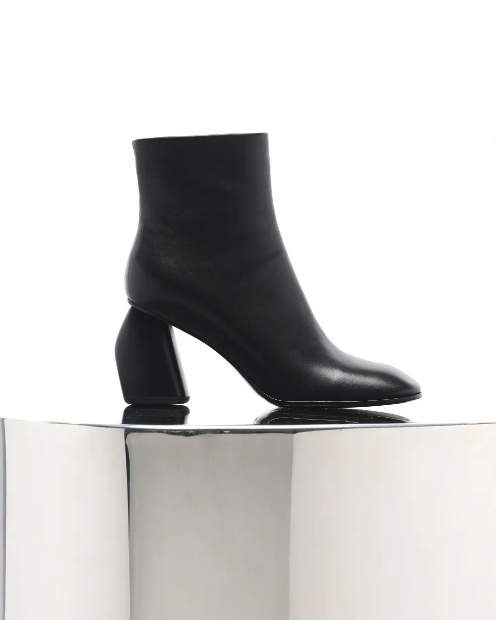 BLACK BOOTS WITH SQUARE TOES AND HIGH HEELS RAMS BLACK