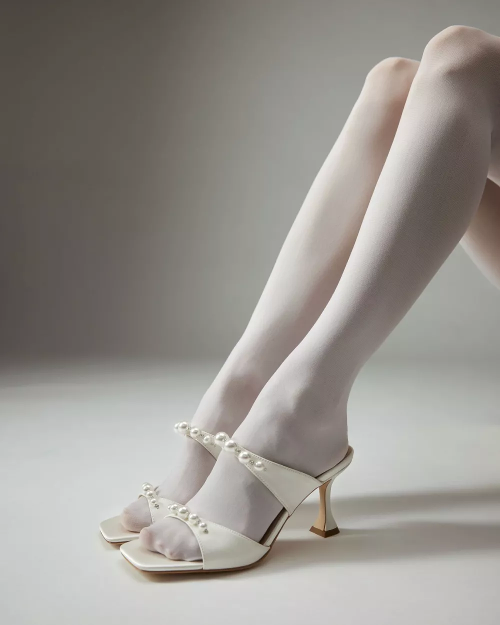 Raina Pearls White