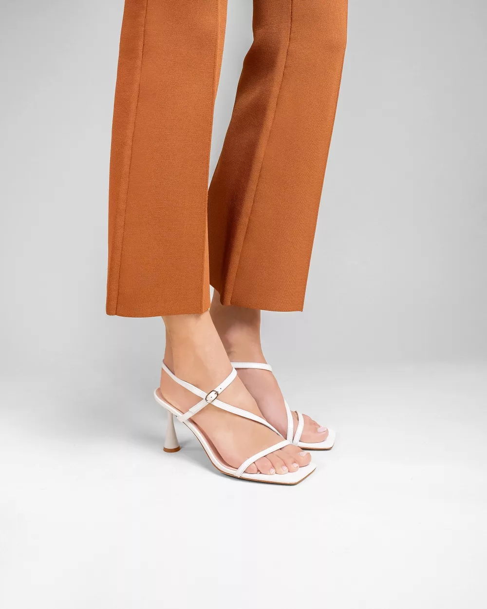 Strappy sandal with square toe in white leather Sally White