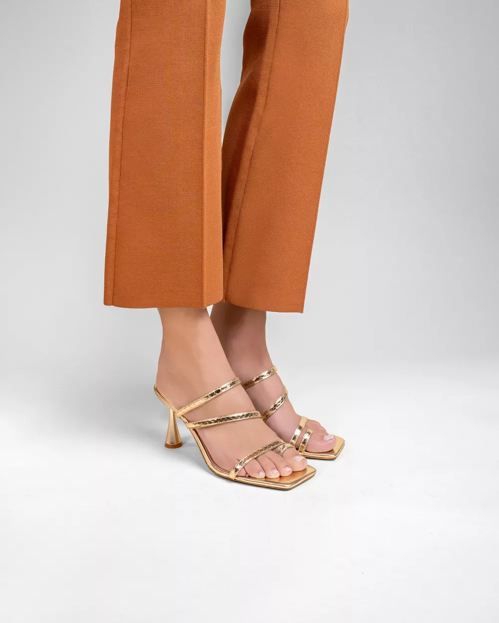 Leather sandal with strap and square toe Sorento Gold Snake