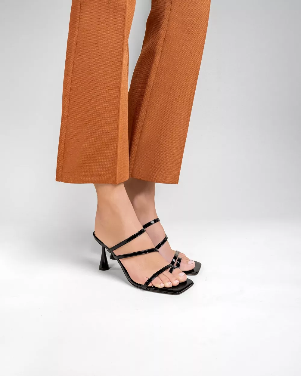 Leather strappy sandal with square toe Sorento Black Patent