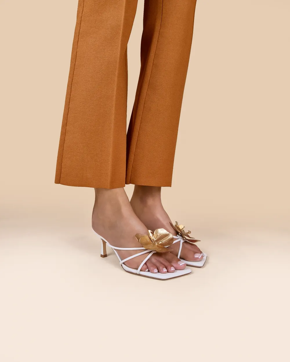 Thira White Strappy Mules with Interchangable Accessories